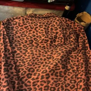 Legacy Falls for Her Western Cut Pearl Snap Buttons LS Blouse Leopard Print L